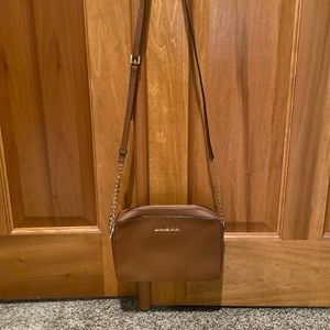 Michael Kors Jet Set Crossbody!!